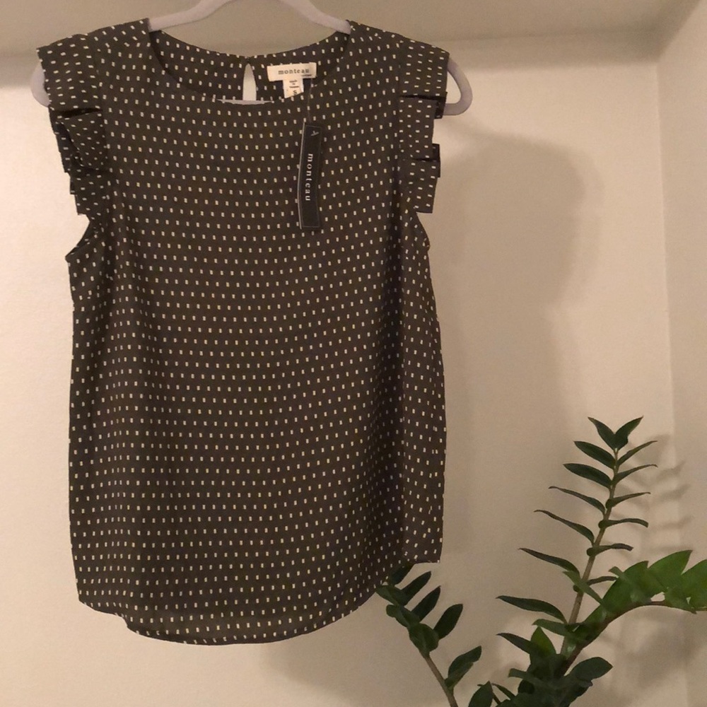 Ruffle sleeve blouse
